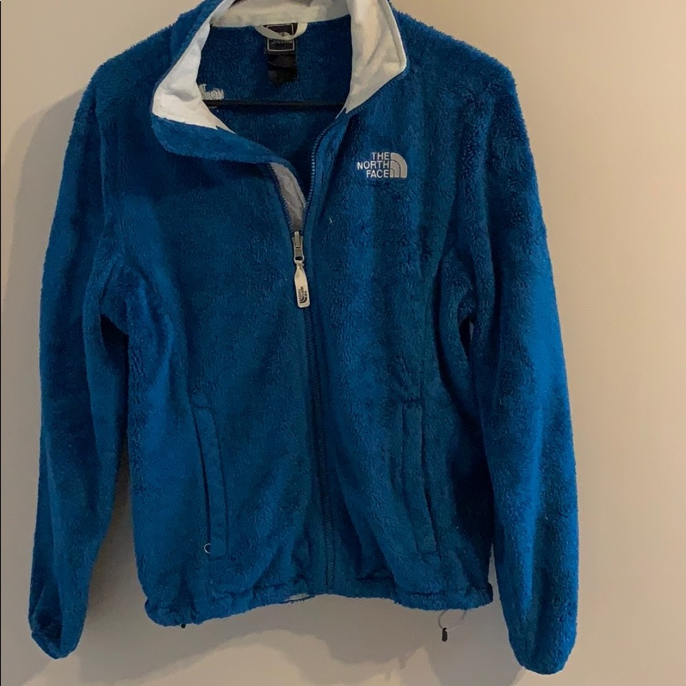 size medium north face fuzzy jacket.